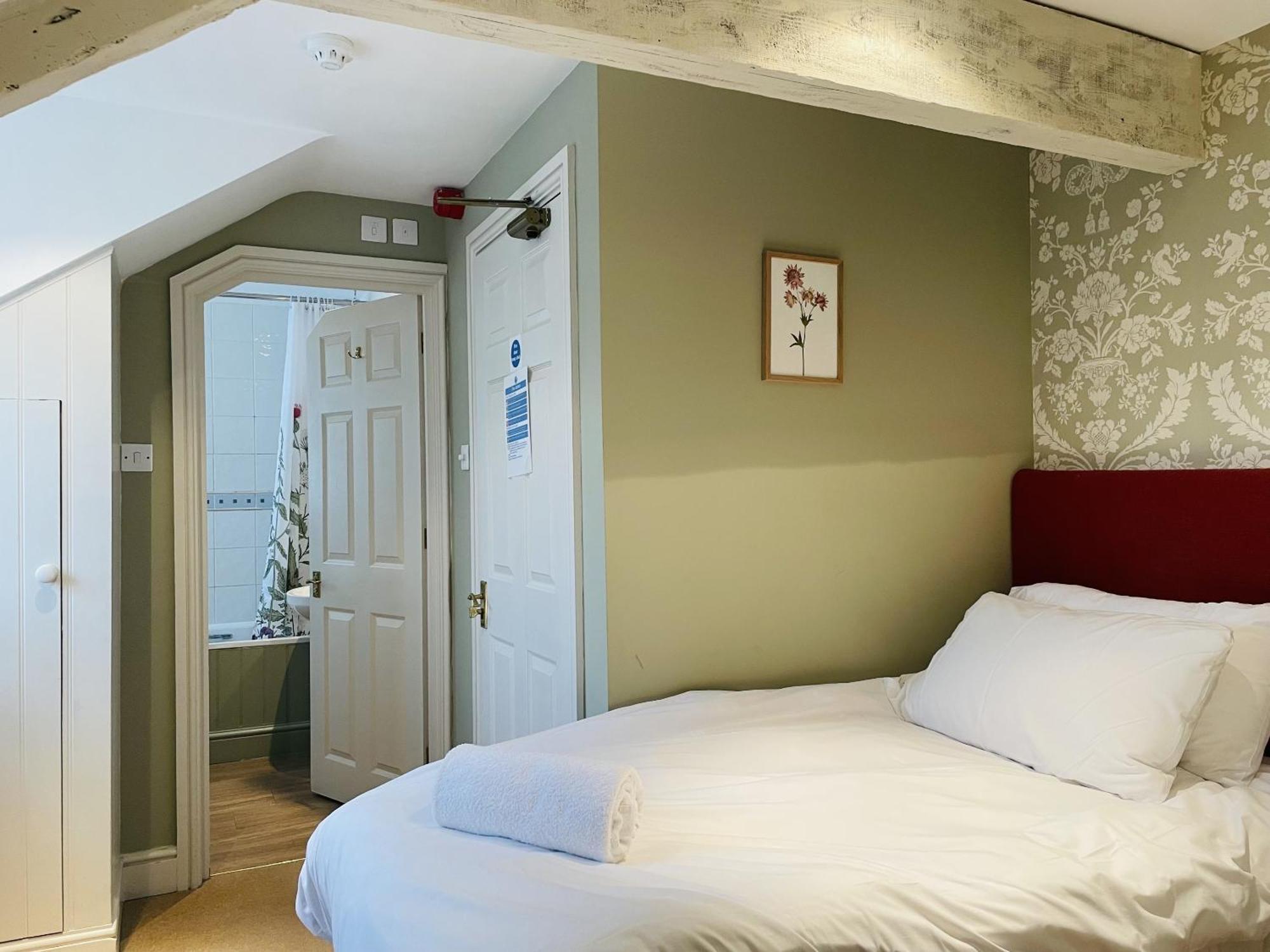 The Greyhound 3*
